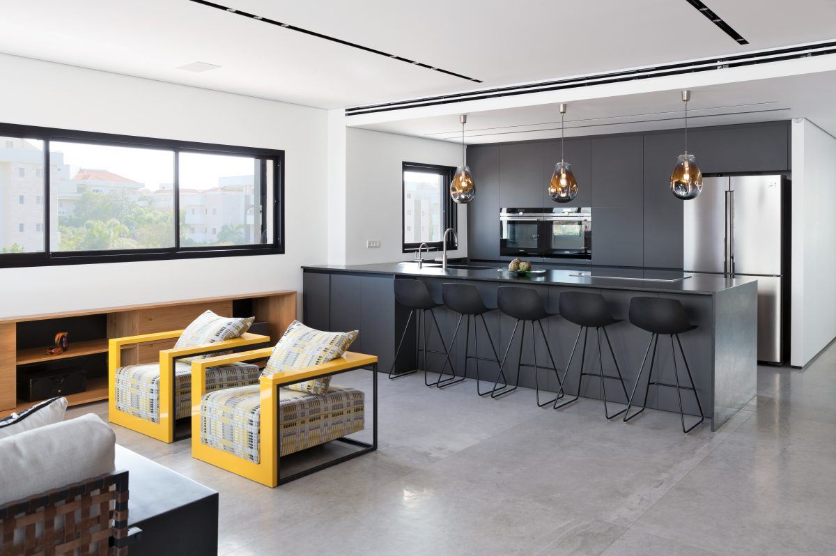 Penthouse apartment – Ra'anana עיצוב התאורה בחלל המטבח על ידי קמחי דורי